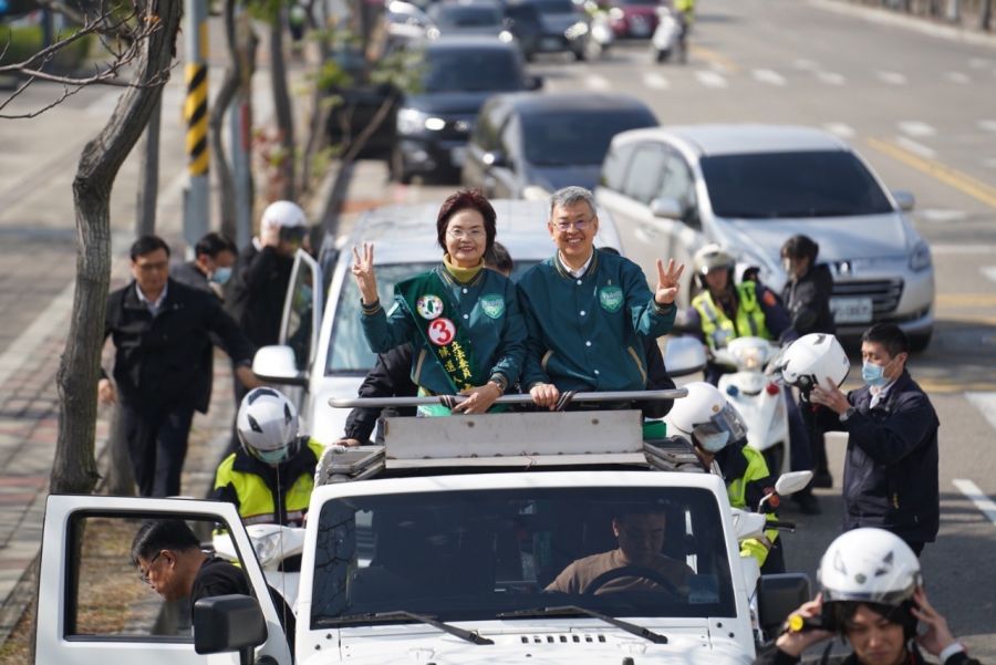 陳建仁彰化輔選　陪同陳素月車掃拜票爭取連任