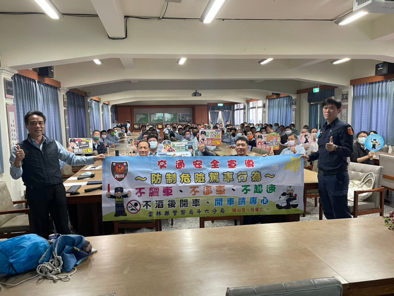 強化工業區交安觀念　斗六警前進企業公司宣導