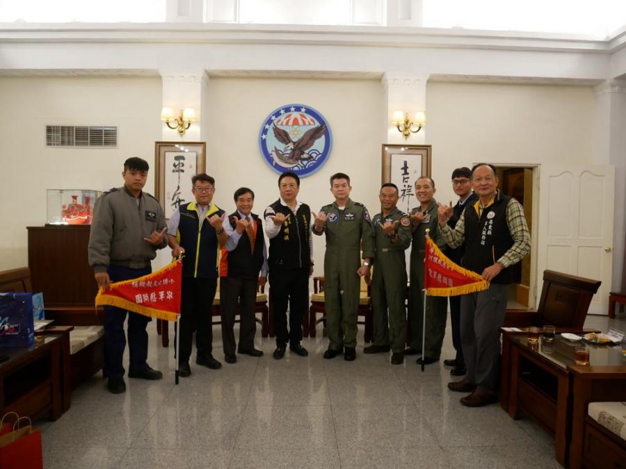 小博士文教機構敬軍慰問空軍六聯隊、空軍後勤一指部