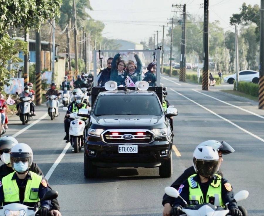 蕭美琴陪同立委候選人邱議瑩  大社、燕巢車隊掃街拜票