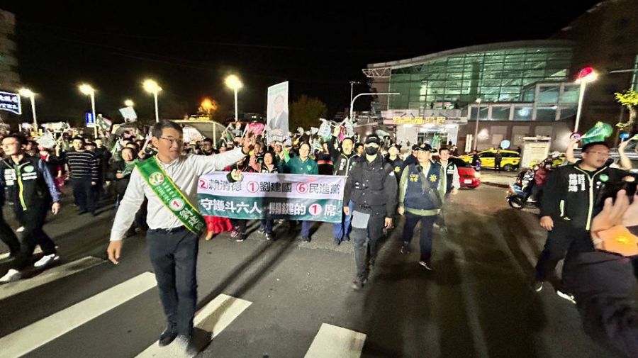 選前夜劉建國斗六大步走 高喊 「挺建國 顧斗六」