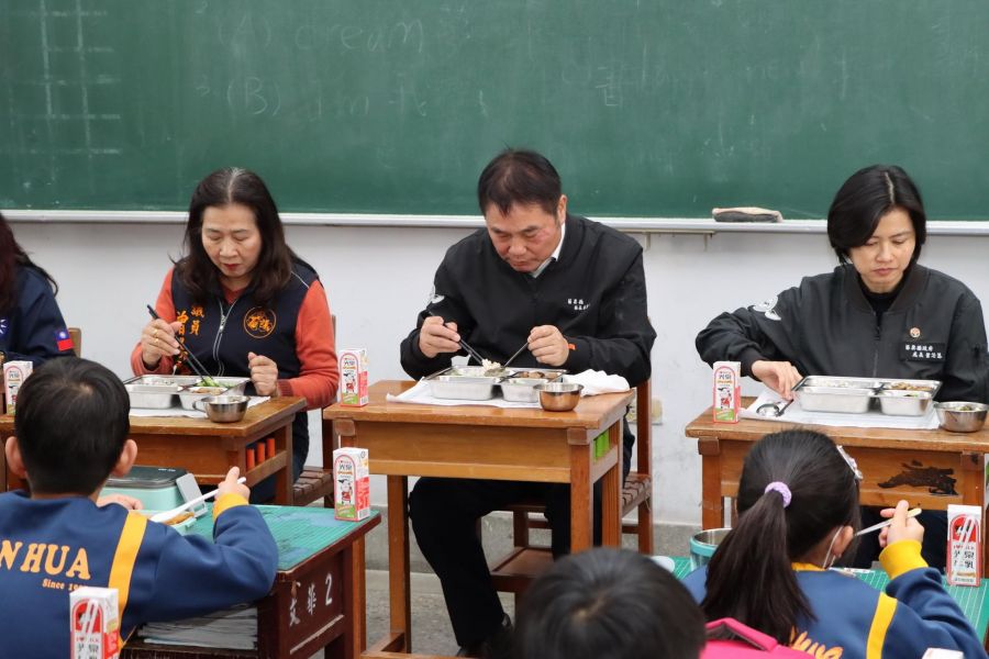 午餐加碼10元　苗栗縣長視察國小營養午餐