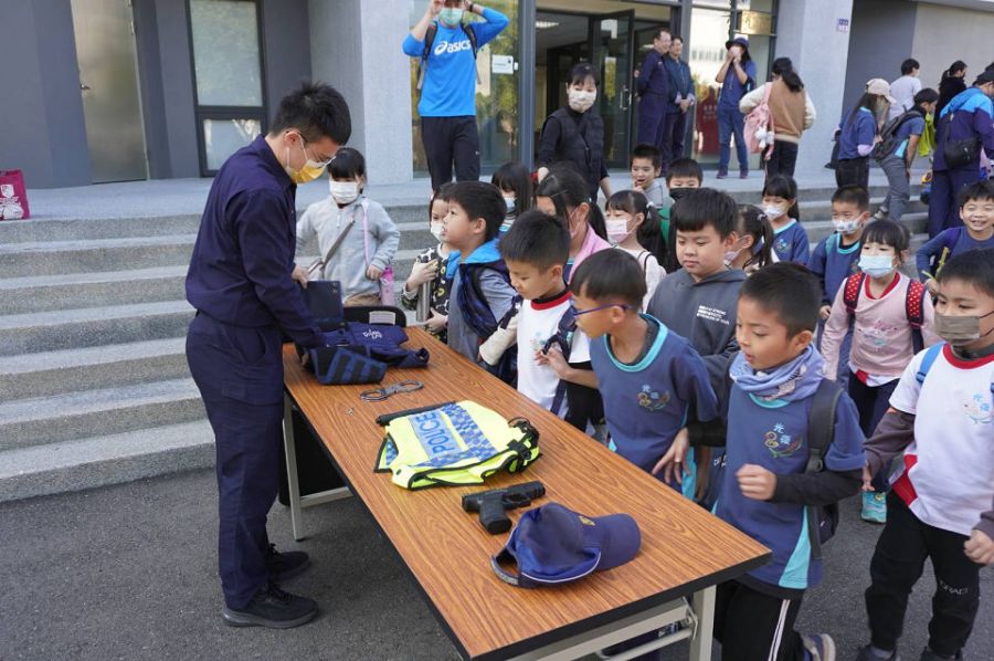 虎尾光復國小師生參訪虎尾園區警察隊