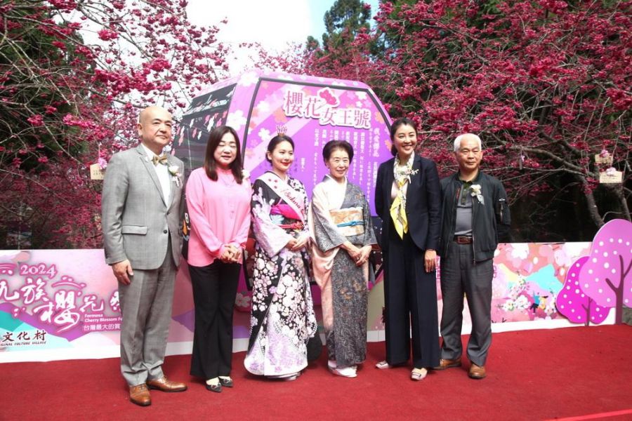 台日櫻花文化交流 日本櫻花女王為「櫻花女王號」纜車揭幕