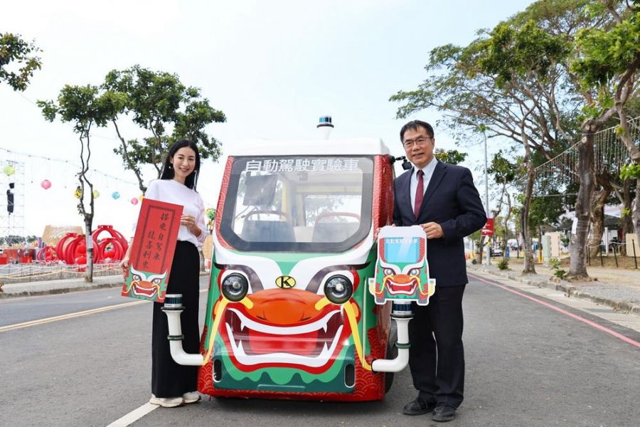 台灣燈會AI無人自駕車  黃偉哲 、日本大久保麻梨子搭乘   2/25-3/10開放試乘