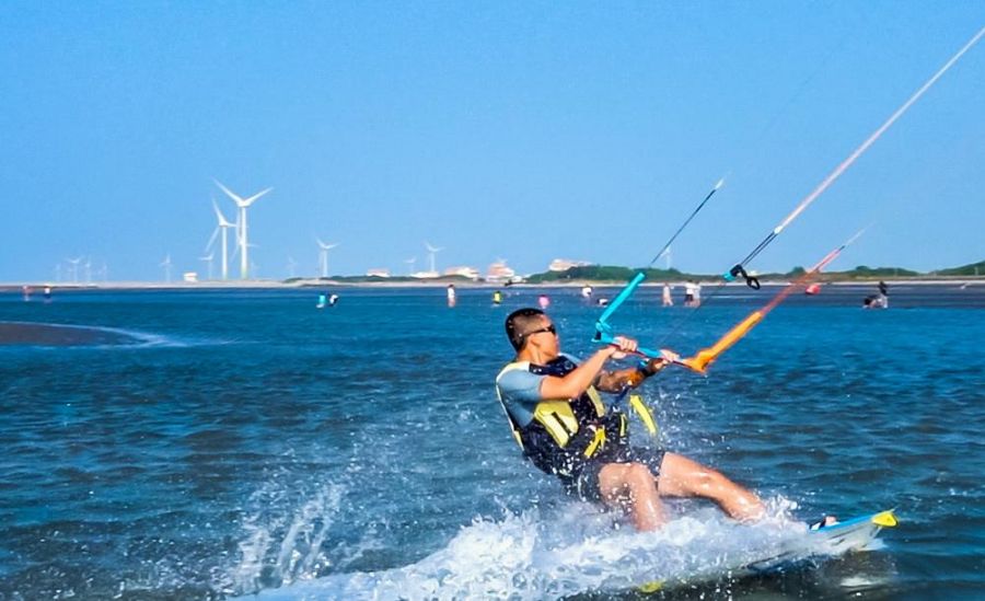 大安濱海樂園開放戲水及衝浪 觀旅局籲遵守水域公告