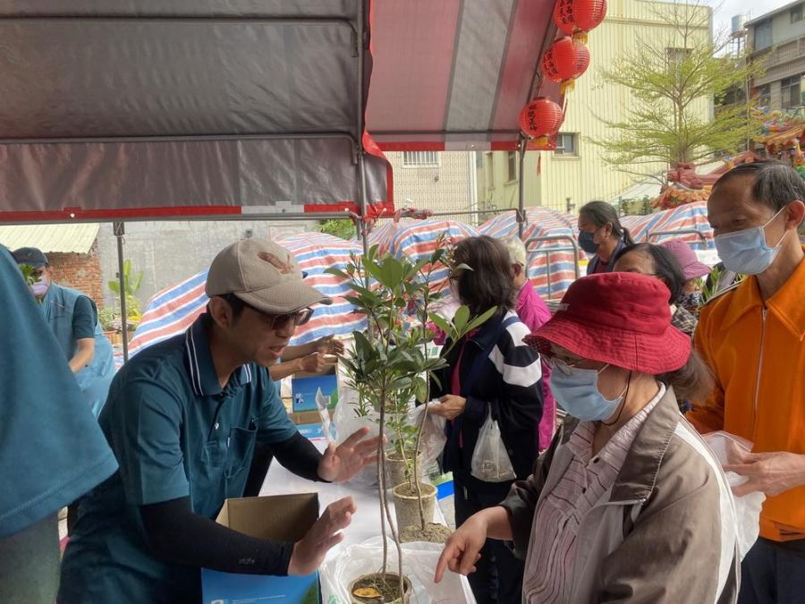 林保署屏東分署贈樹苗  邀民眾為地球「一起集點樹」