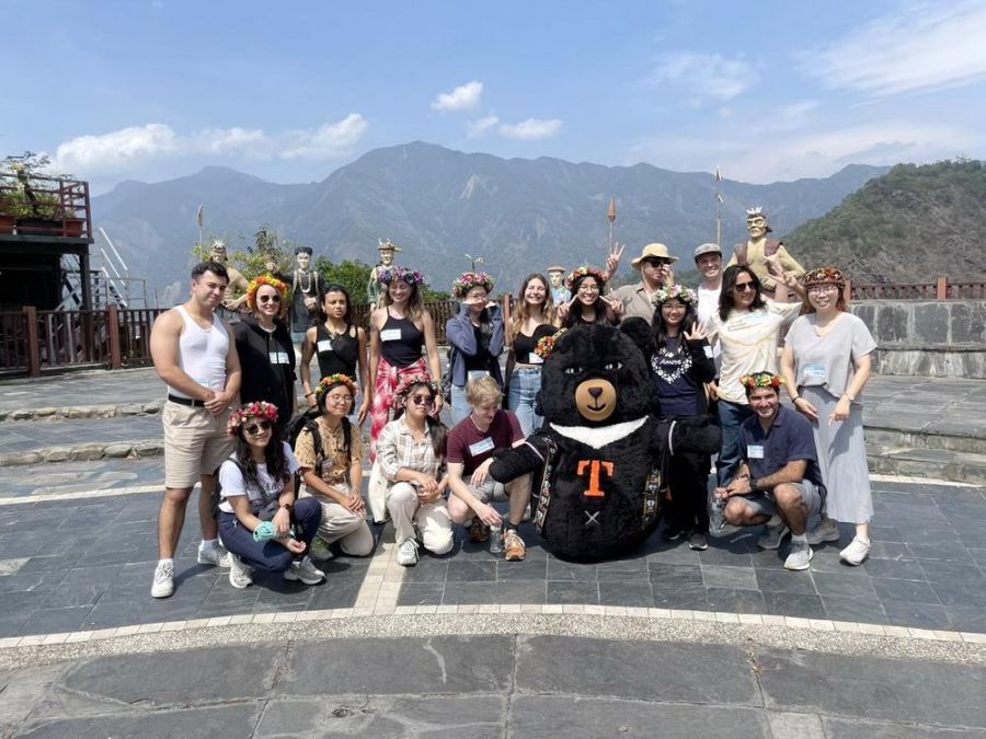 神山線國際同遊趣！喔熊組長與16國遊客暢遊霧台神山	