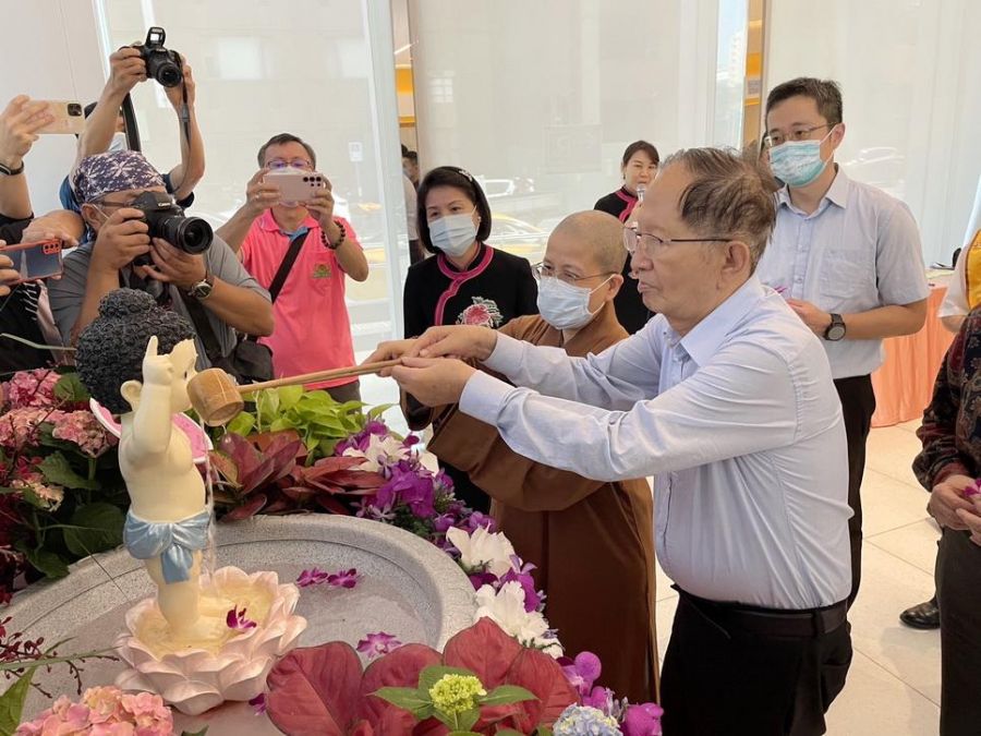 慶祝佛誕節！博田醫院浴佛日與民眾共同祈福