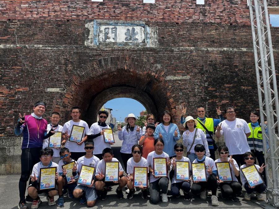 屏東縣潮南國小邁入第二屆的畢業班  單車逆風行