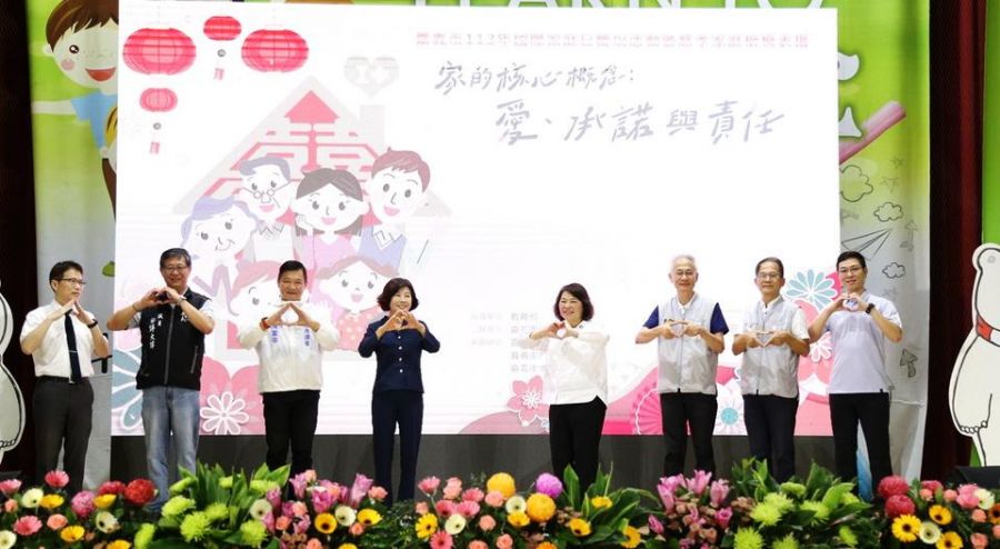 國際家庭日　嘉市20位學子獲慈孝家庭楷模榮獲表揚