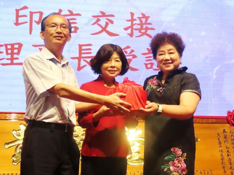 嘉市民生國中校友會第一屆授證典禮  理事長蔡麗卿接任