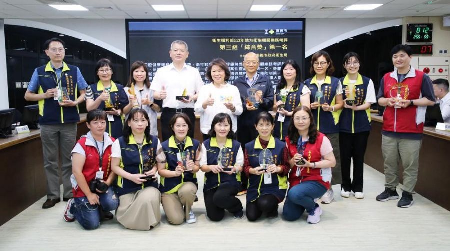 嘉市府衛生局榮獲衛福部112年地方衛生機關業務綜合考評第一名