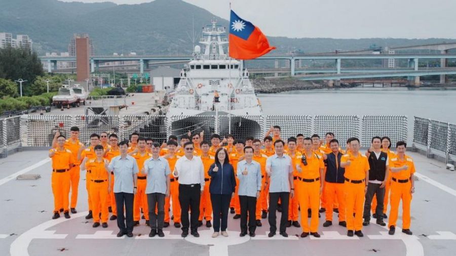 海巡勇艦、萬浬護漁　管碧玲慰勉海巡人道救援、善盡國際義務