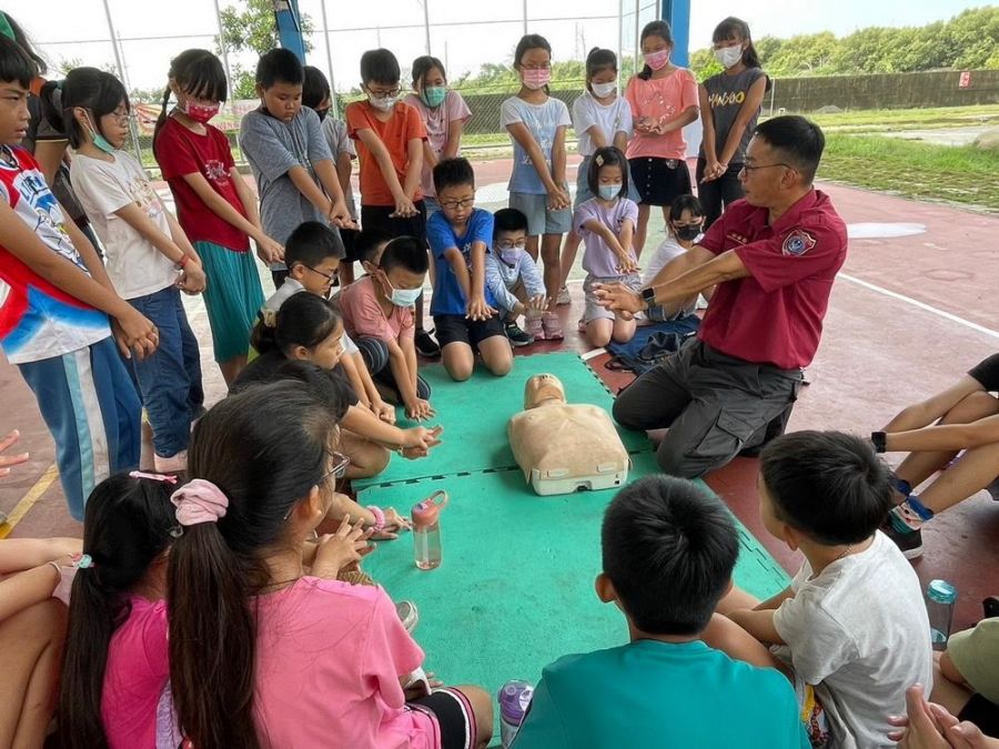 高市永安國小學防災教育    學童消防體驗