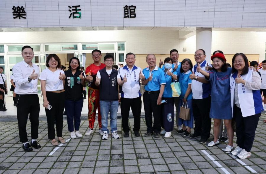 副縣長授旗   營北國中舞龍隊、埔里薪傳舞蹈團出訪波蘭演出