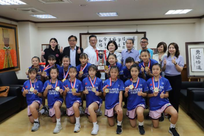 鎮南國小女籃隊出征日本　張麗善期以球會友為雲林爭光