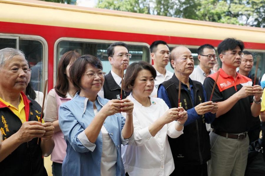 與神同行！玉三聖母與玄天上帝搭林鐵火車為沿線祈安求福