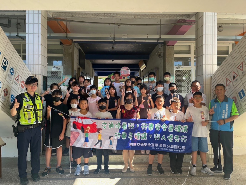 鳳凰花開慶畢業　西螺警預防犯罪宣導不停歇	