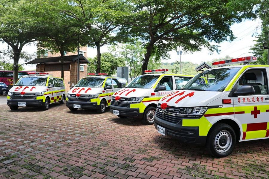 南投縣府獲贈救護車4輛　洪瑞智代表縣民致謝