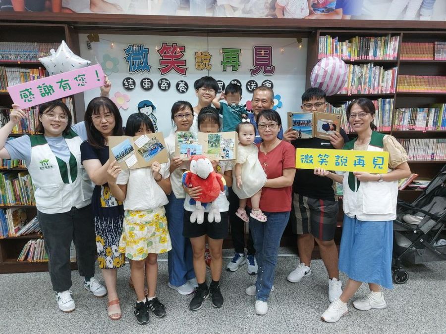 屏東家扶3名寄養兒畢業 微笑說再見祝福會