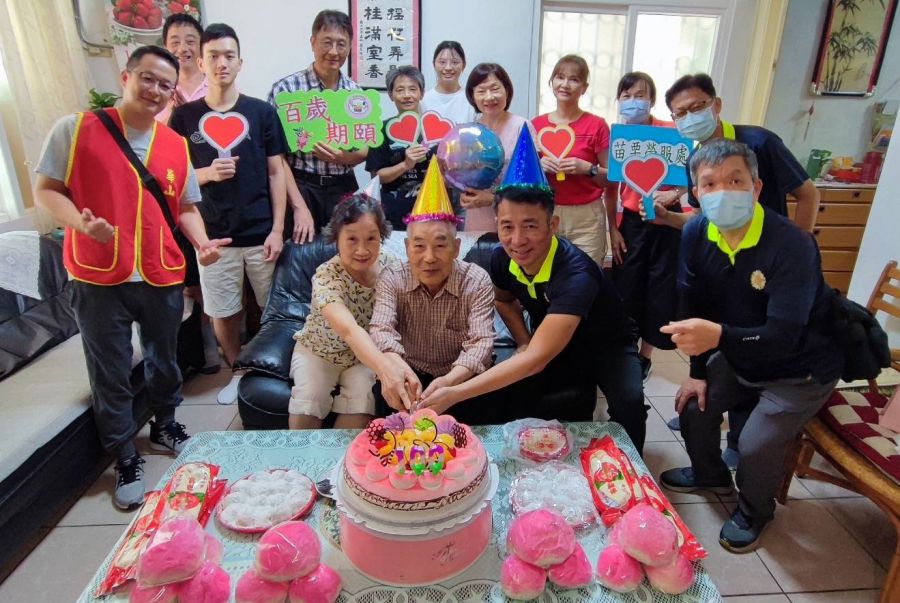 百歲榮民羅爺爺嵩壽　苗栗縣榮服處溫馨祝壽