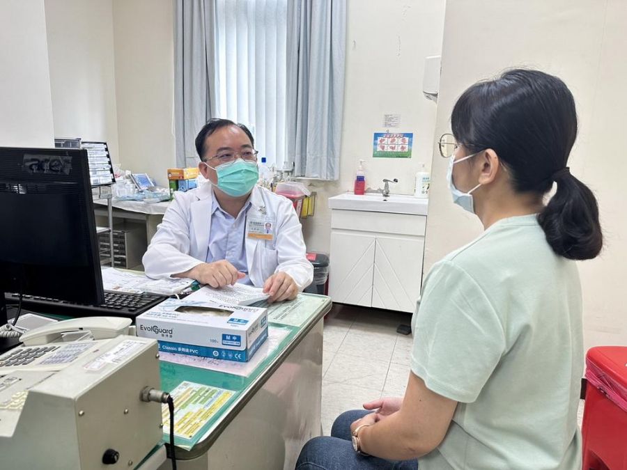 嘉榮美容中心魔顏飛梭雷射 氣化表皮組織 跟老人斑說掰掰