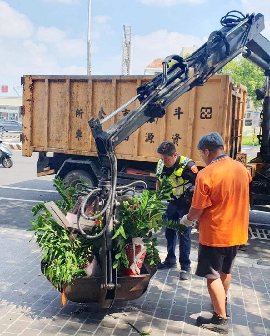 斗六警結合清潔隊執行清道專案　占用及違規加強取締