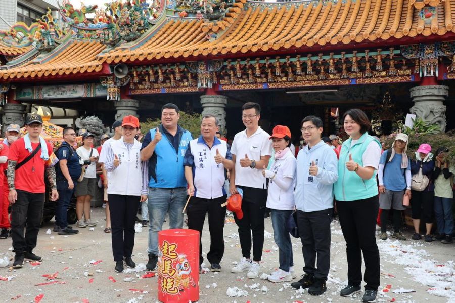 城隍爺聖誕遶境祈安　王瑞德點起馬炮祈福