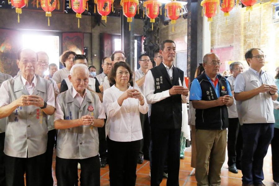嘉義城隍夜巡 北港媽祖相挺 城隍機甲高達375公分創新宗教觀光體驗