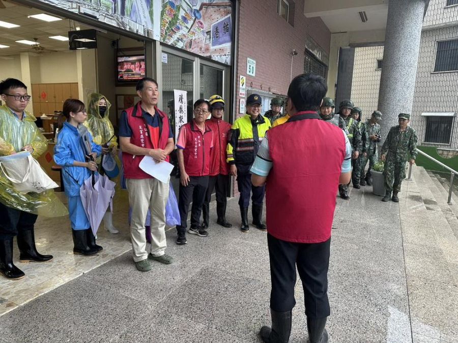 凱米逼近！旗山警實施預防性撤離里民