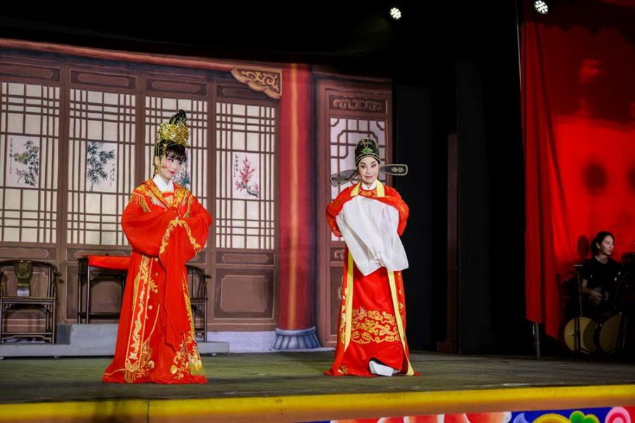 唐美雲歌仔戲團精彩登場  竹市民聚普天宮支持傳統藝術
