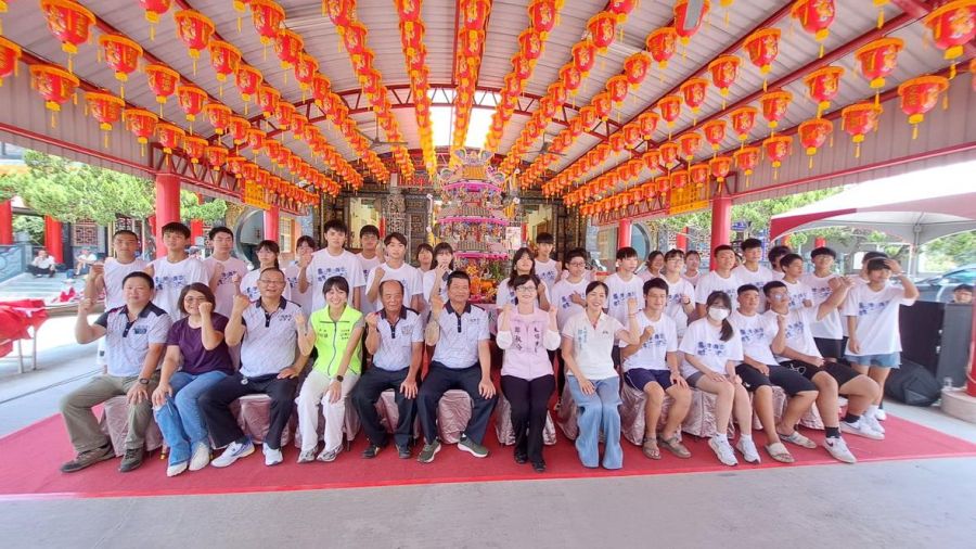 太保市公所與福濟宮首辦成年禮儀式「轉大人」