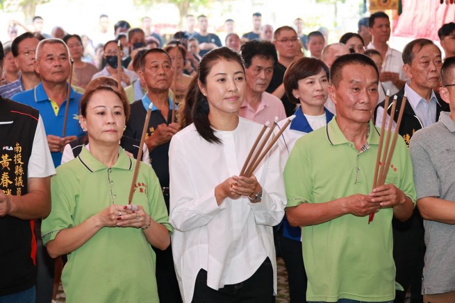中元普渡　許淑華出席受命宮及大眾爺廟法會開香