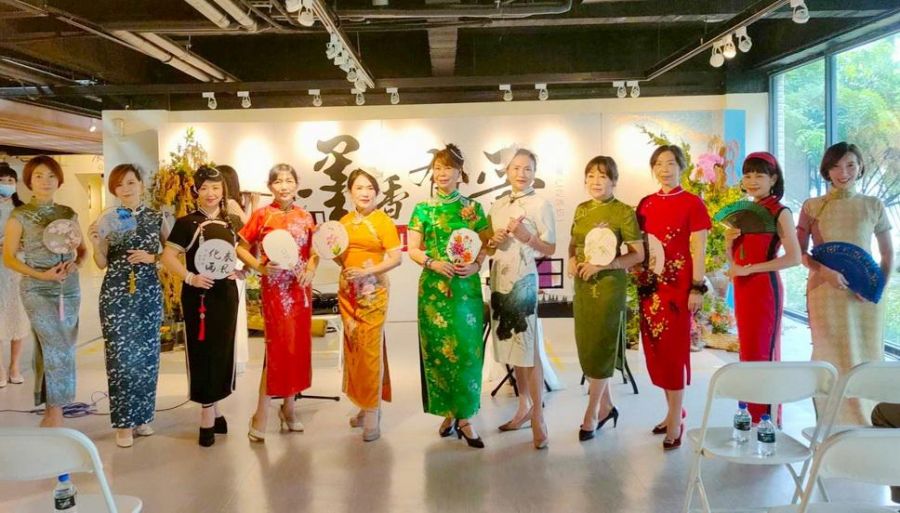 高市書法學會「墨香有愛」會員聯展　新古典旗袍秀展風華