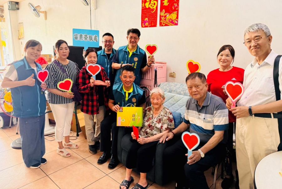 中華佛教善緣慈善會捐贈苗縣百歲榮民眷祝壽金