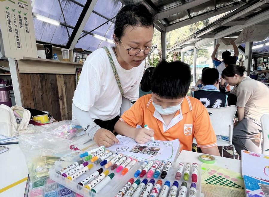 臺南就業中心助病後重返職場  她用藝術陪伴幫孩子創造意義