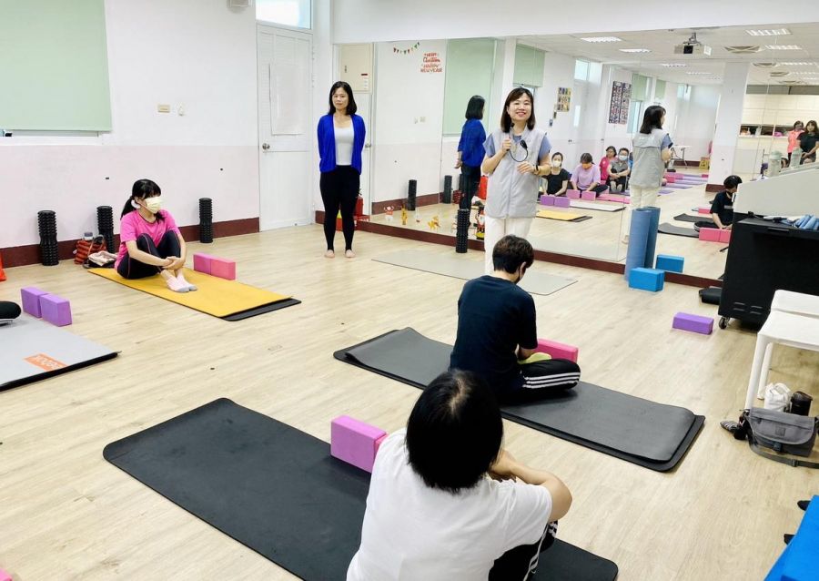 嘉市首屆「樂齡瑜珈種子師資培育」　提升據點人員照顧技巧
