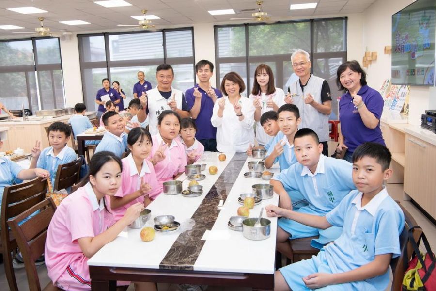 嘉市全國首創增設午餐食育組  黃敏惠推動學校食在心安