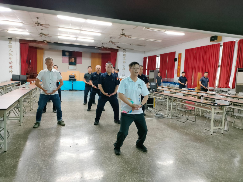 提升員警體魄　斗六警辦理八段錦氣功教學