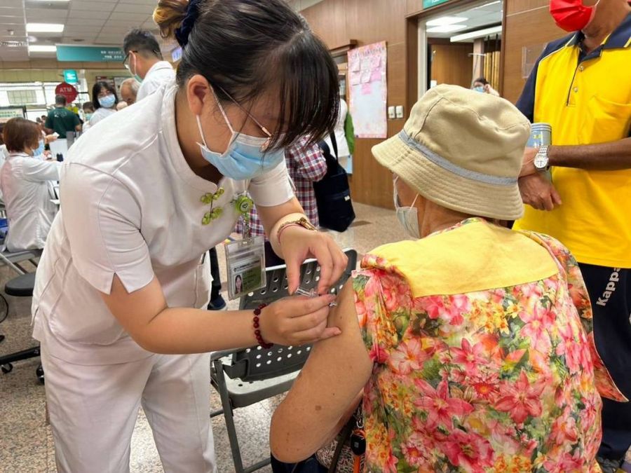 竹山秀傳醫院 流感及新冠疫苗同步開打