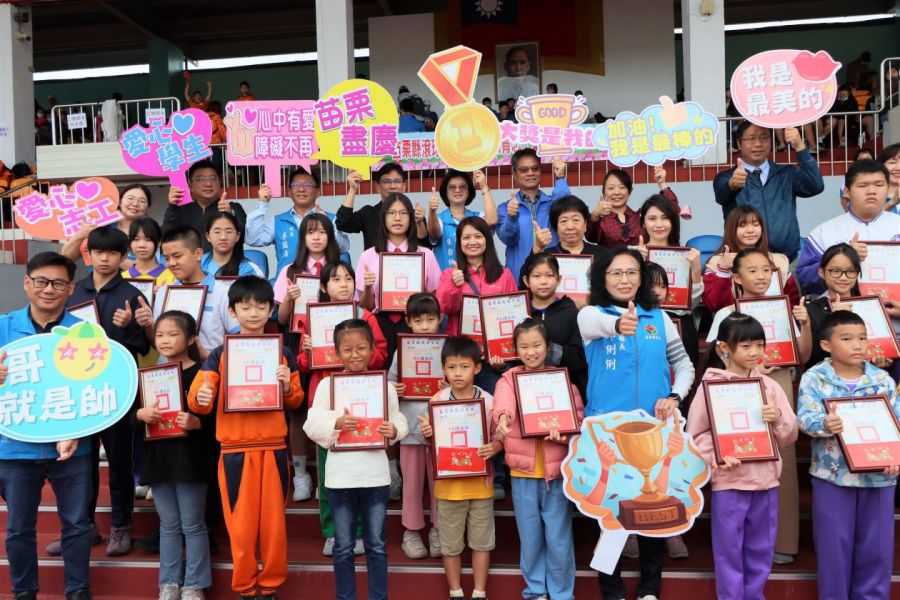 國中小學滾球比賽  副縣長表揚特殊教育志工家長與愛心學生