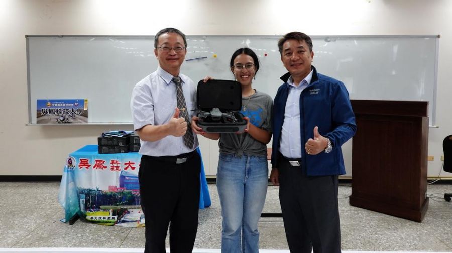 吳鳳科大人工智慧無人機科技系首屆新生入學贈無人機人手一架