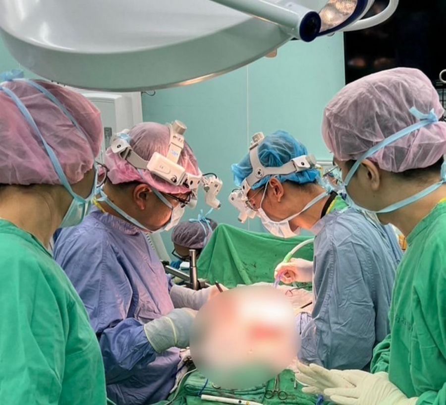 男噁心嘔吐以為消化不良 醫師從胃中取出矽膠手套