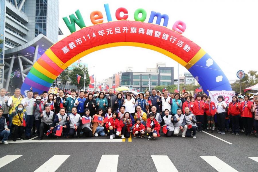嘉市114年元旦升旗典禮  黃敏惠市長、陳姿妏議長與民眾同迎新年
