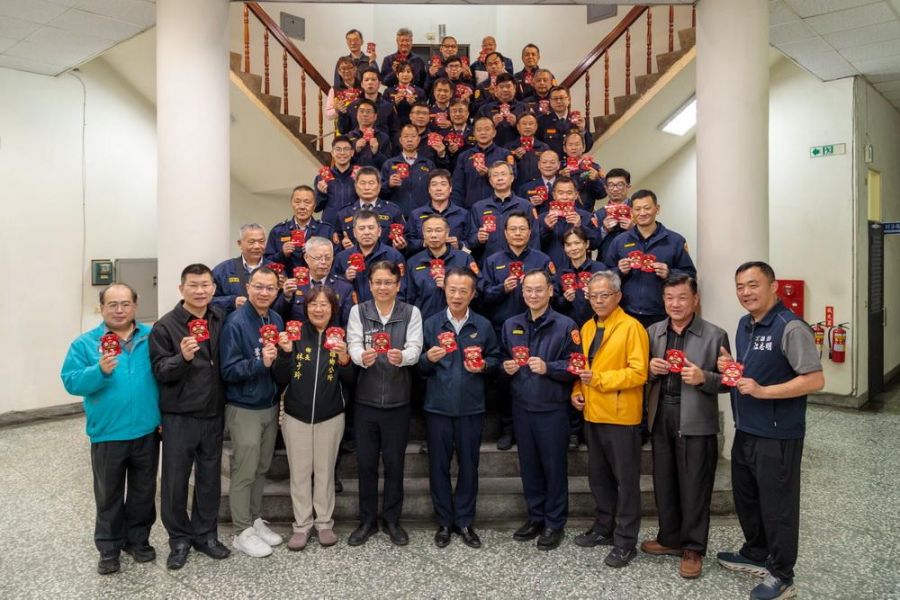 年假前夕  嘉義縣長翁章梁帶隊慰問  警力民力寒冬暖心