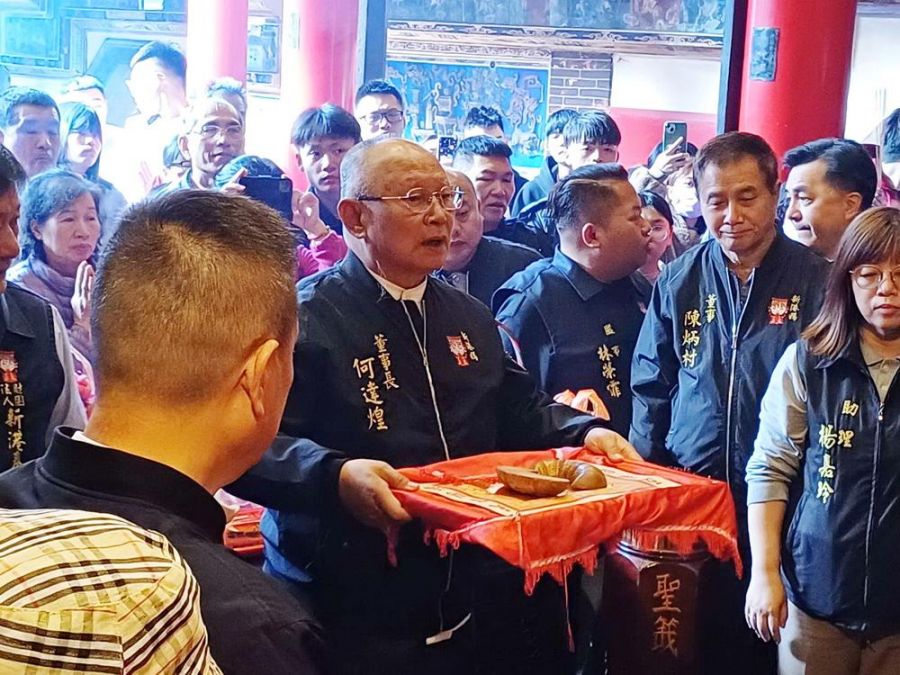 新港奉天宮開臺媽祖    選靈籤預卜國運中上簽
