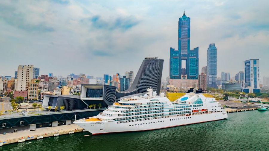 璽寶郵輪探險號首航高雄港　外國旅客到訪港都共度白色情人節