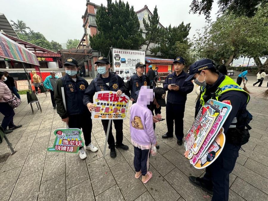 中埔分局反詐宣導    巧遇失蹤童員警暖心助返家