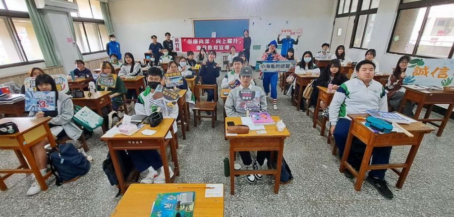 竹縣府政風處攜手縣警局前進竹北高中校園 共好廉潔與環保意識